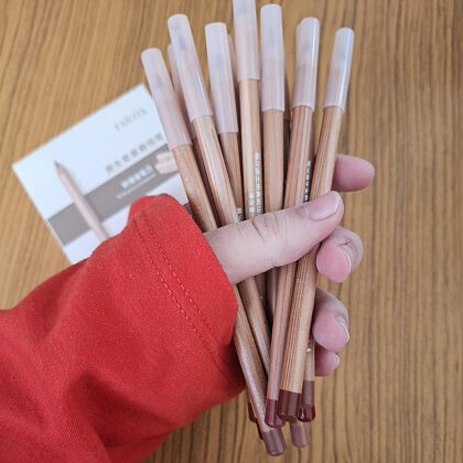 مداد لب چوبی نرم و مخملی Faiccia