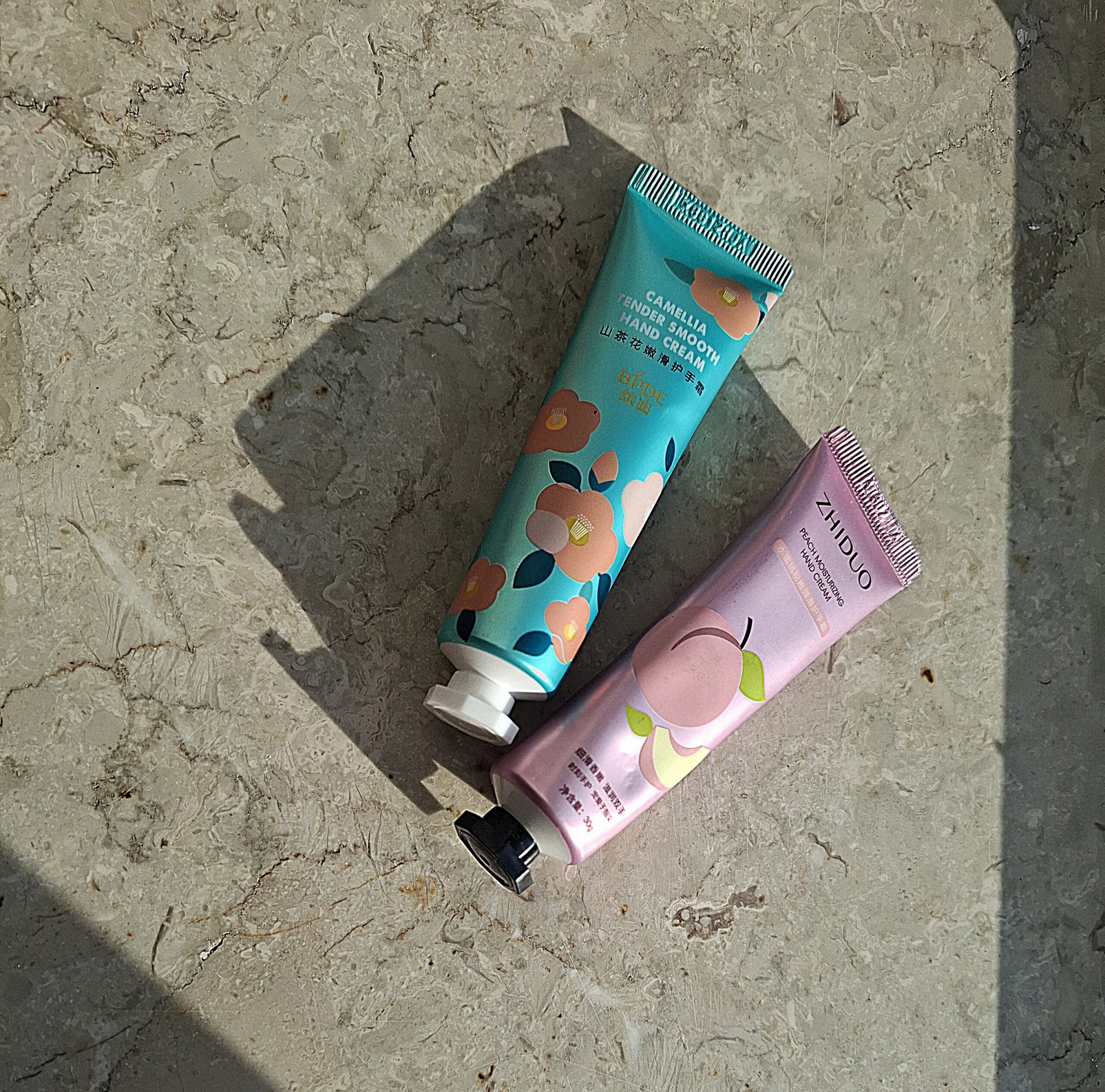 کرم دست مرطوب کننده کاملیاBPDE و کرم دست مرطوب کننده هلو ژیدو